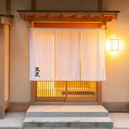 両親への感謝を込めた食事会や、卒業・就職など家族のお祝いごとにも最適。大切な人との心温まる一時を過ごせます。※小さなお子様向けの座席や料理のご提供はできませんのでご了承ください。