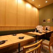 ベビーカーのままでも入店可能で、ママ会にも最適。宴会や2次会、ファミリー会食にも対応しており、幅広いシーンで利用できます。広々とした店内で、子ども連れでも気兼ねなく過ごせる環境です。