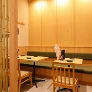 歓送迎会はもちろん、忘年会や新年会にも対応しており、最大20名までの宴会が可能。個室は最大12名まで利用できるため、プライベートな空間でゆっくりとお酒を酌み交わせます。