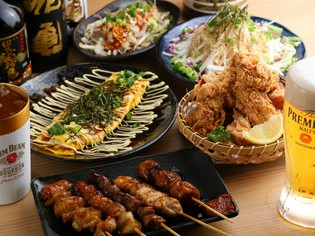 国産にこだわって厳選。手打ち仕込みの焼き鳥、新鮮野菜のサラダ