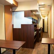 家庭的な雰囲気の中、一人時間を満喫するもよし、友人同士やデートでのんびり過ごすもよし。8～12名の少人数での貸切が可能なのも、うれしいポイントです。