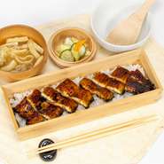 2800円・ハーフサイズ1500円／吸い物or味噌汁、漬物付き