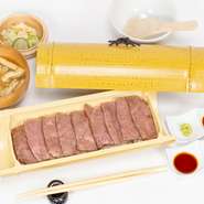 2800円・ハーフサイズ1500円／吸い物or味噌汁、漬物付き