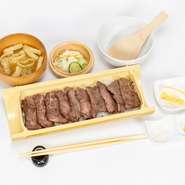 2800円・ハーフサイズ1500円／吸い物or味噌汁、漬物付き