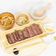 2800円・ハーフサイズ1500円／吸い物or味噌汁、漬物付き