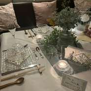 落ち着いた照明と洗練されたインテリアがロマンチックな雰囲気を演出。シャンパーニュや本日の厳選ワインで特別なひとときを楽しめます。季節ごとに変わる女性店主の特別メニューがデートの特別感をさらにアップ。