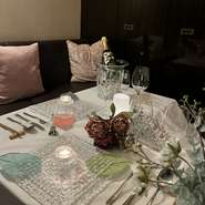 経験豊富なスタッフがビジネスシーンに相応しい上質なサービスを提供。世界各地から厳選したワインや多彩なドリンクとのペアリングも可能で、取引先やゲストに喜ばれるおもてなしを実現してくれます。