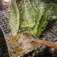 本家本元のシーザーズ・サラダ。メキシコのシーザーズ・パレスと同じレシピでご案内致します。発祥のメキシコをイメージしながらお楽しみください。