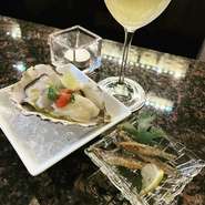 サービススタッフへの徹底した指導により、料理やワインなどのトータルな対応をゲストの目線に立って提供。ゲストに寄り添い、丁寧なサービスを心掛けているそうで、最高級のおもてなしを体験できます。