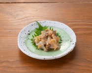 磯の風味豊かなつぶ貝とわさびの香りが酒の肴によく合います。