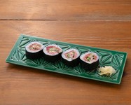 まぐろの旨味をぎっしり巻いた贅沢な巻き寿司です！