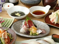 「刺身5点盛り」「手包み焼売」「上寿司6貫」などを楽しめるコース。