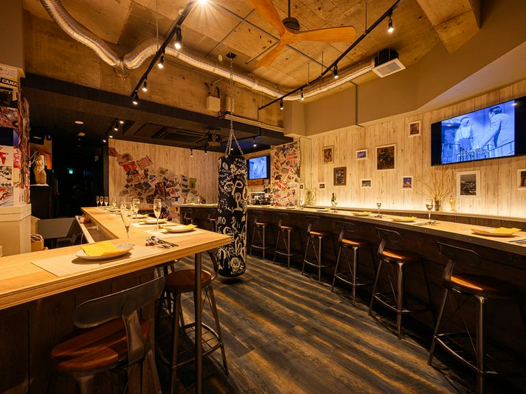 イタリア映画が流れるお洒落な店内。BGMはカンツオーネ