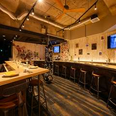 イタリア映画が流れるお洒落な店内。BGMはカンツオーネ