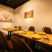 カジュアルに気兼ねなく、本格的な南イタリアの料理を堪能できるお店。個室もあるので、お誕生日などのお祝い事や、大切な方のもてなしにも最適です。本場の味わいでイタリアを訪れたような気分になれるはず。
