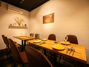 一人で気軽な一杯から、しっかり食べたい食事までOK