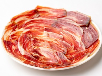 スペインの伝統を感じさせる、贅沢な味わいを堪能『イベリコ豚の生ハム』