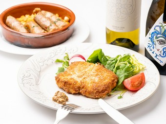 口いっぱいに広がる肉の旨みに魅了される『イベリコ豚のミラノ風カツレツ』