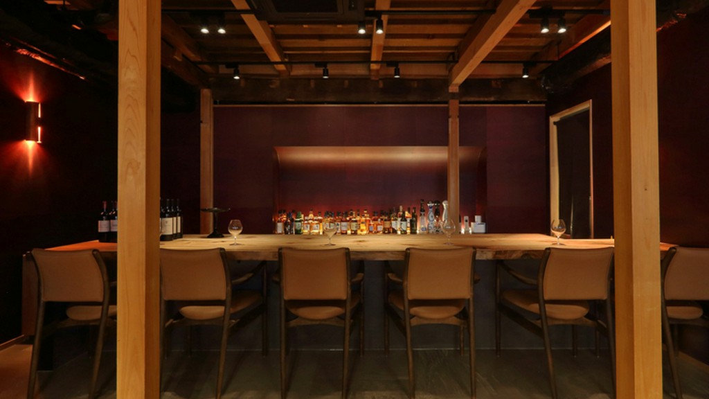 1階・2階ともにLIVE感のある全席カウンター