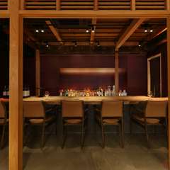 1階・2階ともにLIVE感のある全席カウンター