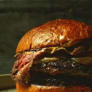 ・100g／3,200円
・200g／4,300円　
※フレンチフライ付き