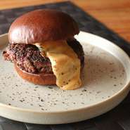 おすすめ　100g／1,600円、150g／2,200円、200g／2,700円　※ソフトドリンクとフレンチフライがつきます