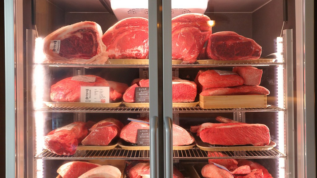 熟成でより深く味わいを引き出す「交雑牛」