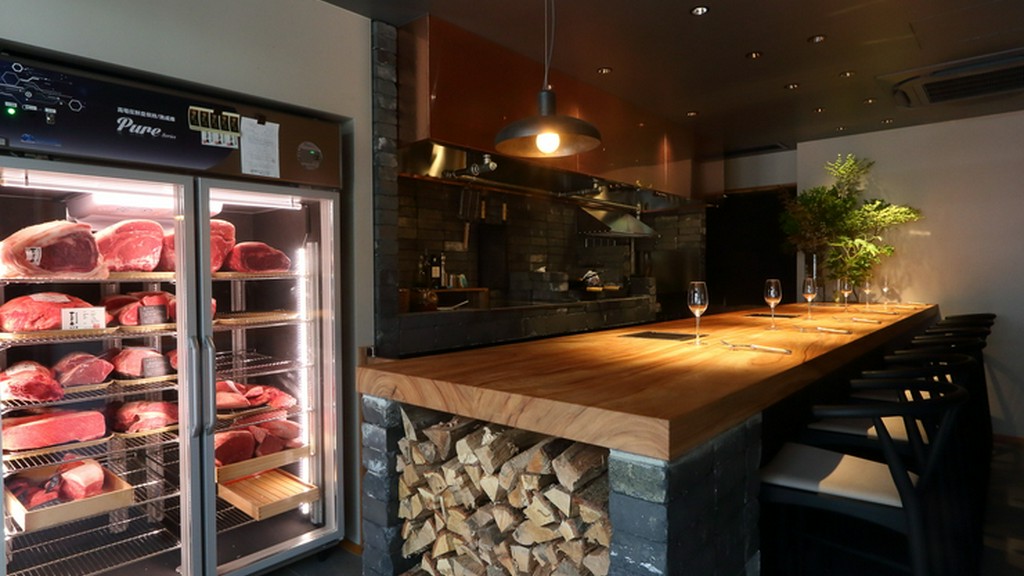 ゲストが存分に肉の魅力を堪能できるシックでオシャレな空間