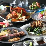 次々に出来上がっていく料理を、目の前で楽しむことができる鉄板焼。幅広いニーズに対応し変化を重ねていくコース料理は、常にオリジナリティ溢れる料理をつくりあげています。