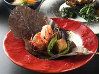 朴葉味噌を絡めた食材の味や香りに、風情を感じられる『朴葉焼き』