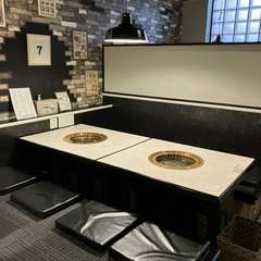 団体様どんとこい！広々半小上がりのお席がズラリ