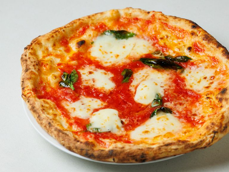 赤・白・緑が美しいコントラストを生み出す王道の逸品『マルゲリータ』