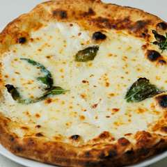 芳醇なチーズの香りととろける旨さを堪能『4フォルマッジ』