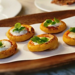 サフラン生地のミニマルゲリータ