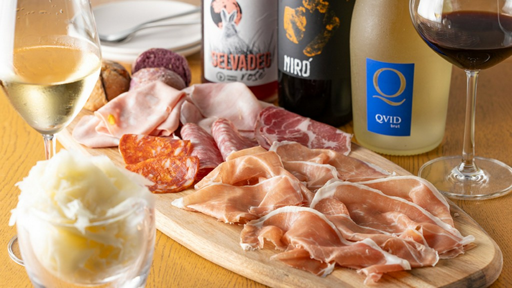 イタリア産を中心に約50種ほど取り揃えられたワイン