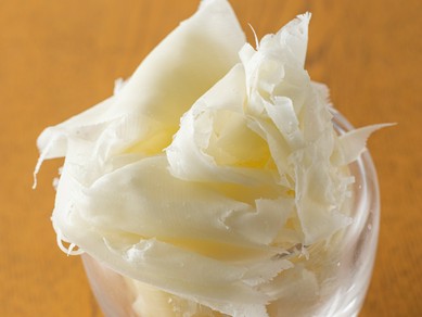 世界各国のおいしい生ハムやサラミそしてチーズにワイン