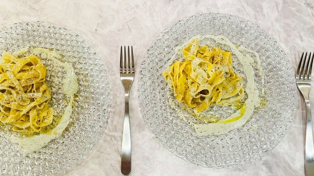 ゴルゴンゾーラチーズのクリーム 　      カボチャのタリアテッレ         