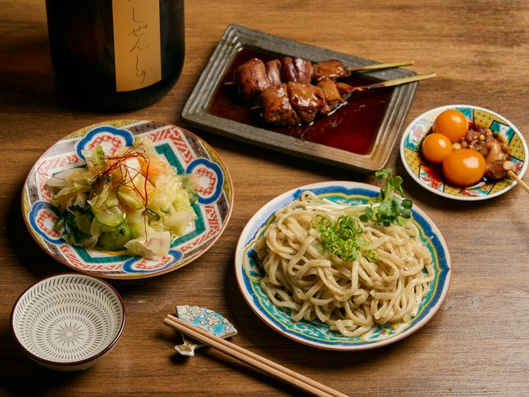 旨みたっぷりの厳選素材を使ったこだわりの料理に舌鼓を打つ