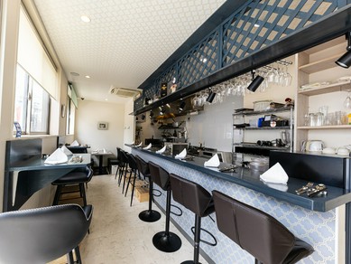 料理人とのやりとりも楽しめる、心地良い距離感のカウンター席