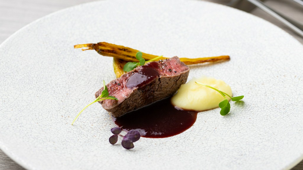 肉料理 牛ヒレ肉のロースト 赤ワインソース