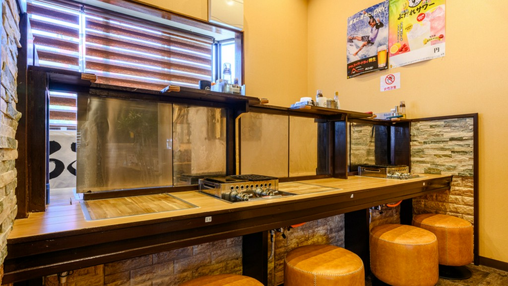 自分たちで『たこ焼き』をつくりながら食べられる席を完備