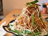 たっぷりの野菜と自家製の味噌ダレを基本にいろいろ楽しむ『てっちゃん鍋』