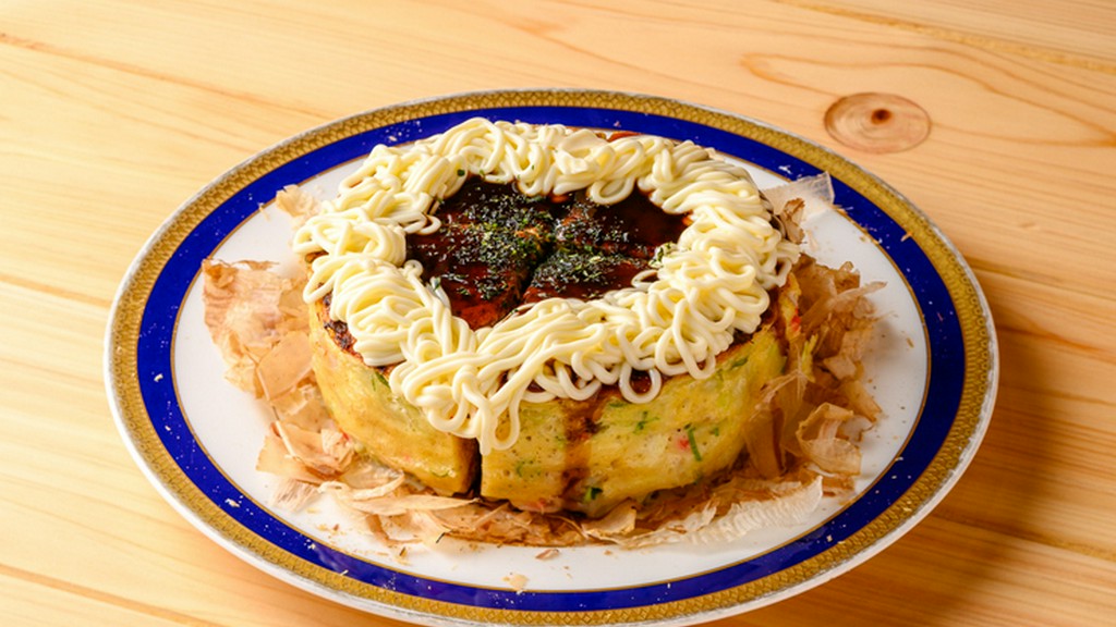 厚さ約5センチ。まるでケーキのような見た目の『お好み焼き』