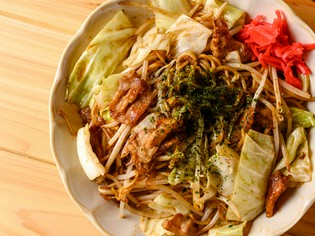 個性的な味わいを楽しませてくれる「ソース」や「だし」