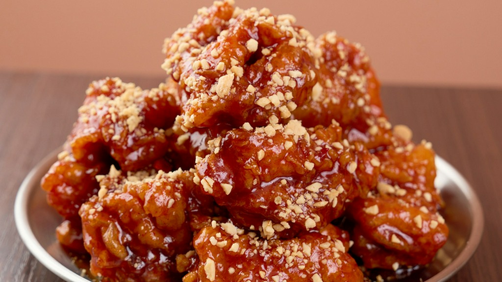 チキンをはじめ、一品料理に韓国酒。本場韓国のテイストを提供