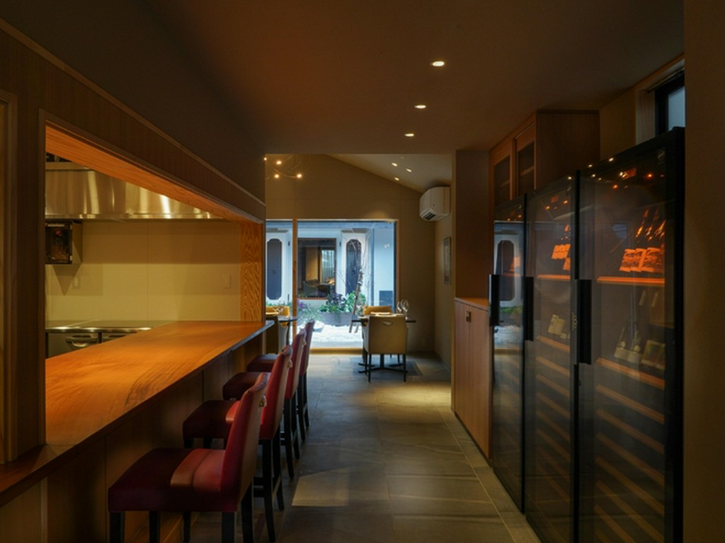 贅沢な時間を彩る、スタイリッシュなフレンチダイニング