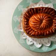 鮑のパイ包み焼き　肝を使ったヴァン・ブランソース