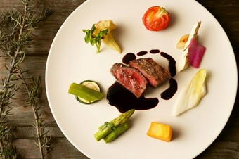 旬の野菜がお肉を鮮やかに引き立てる『若狭牛』