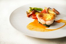 吉野建氏がプロデュースしたフレンチディナーコースを福井県産の食材と夏の味覚でお愉しみいただけます。