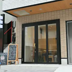 一人でも入りやすい、お洒落な雰囲気の外観